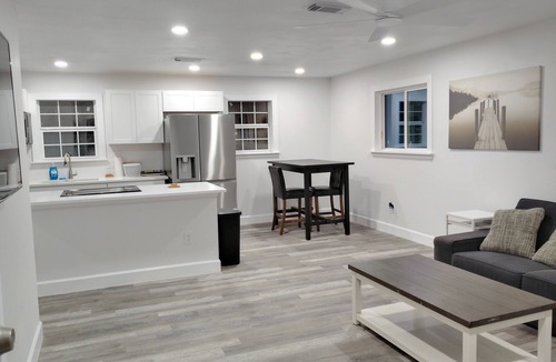 McNeil House | 4bedroom, HEB, Shopping Mall, 7Eleven, pet friendly yard, pkg 4 work trailers