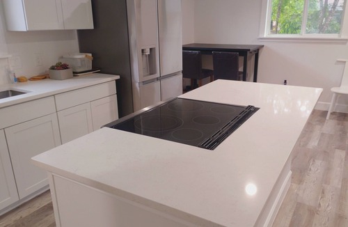 McNeil House | 4bedroom, HEB, Shopping Mall, 7Eleven, pet friendly yard, pkg 4 work trailers