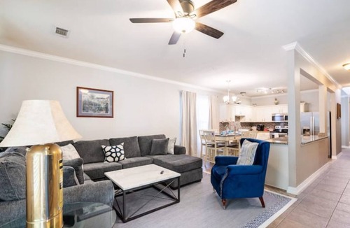 Elmo House | 4Bedroom with King bed/Suite Downstairs
