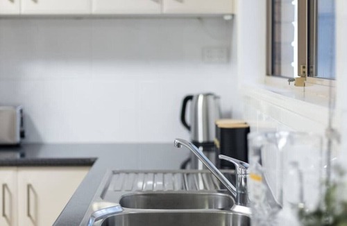 Ormiston House | 4Beds/Near water/Pool & Forest Views@Orminston