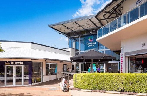 Ormiston House | 4Beds/Near water/Pool & Forest Views@Orminston