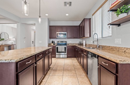 The Pines House | 4Br/2.5B Home w/Private Backyard & Shared Pool
