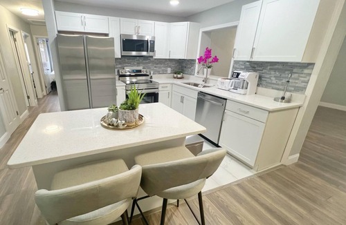 Oak Ridge House | 4BR/2.5BTH Beautiful Home with Covered Patio