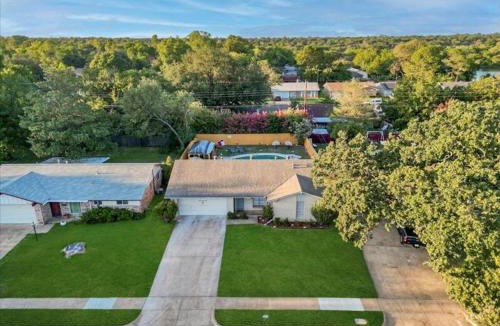 Irving House | 4BR 2B Home with Pool Hot Tub Fire Pit