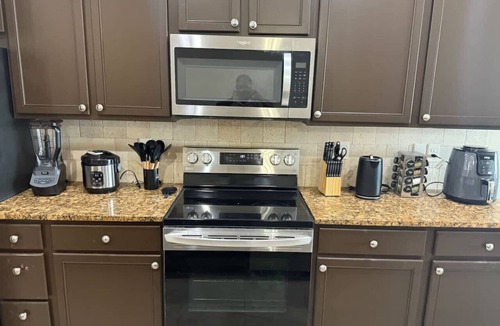Lubbock House | 4BR/2B Lubbock CompleteHome Stay