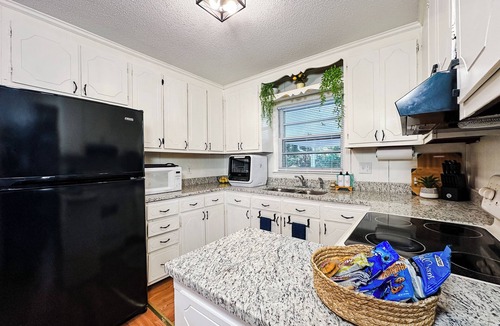 Chapel Hill House | 4BR 2BA 10 min to downtown, UNC >30 day stays available