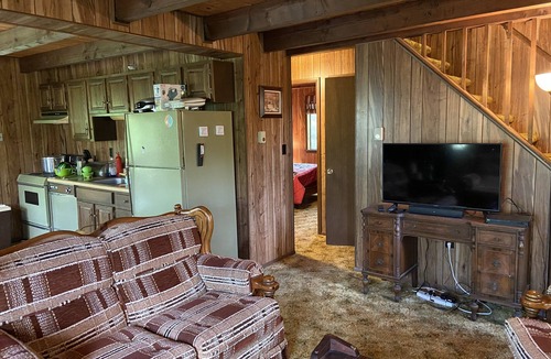 Bushkill House | 4br 2ba Chalet in Poconos that sleeps 10