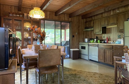 Bushkill House | 4br 2ba Chalet in Poconos that sleeps 10