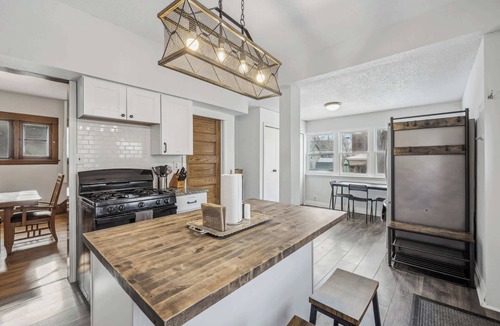 Merriam Park House | 4BR/2BA Home in Charming St. Paul - Sleeps 10!