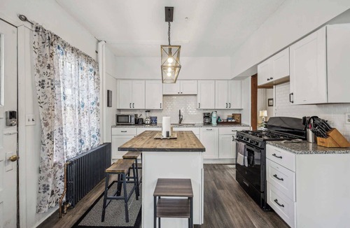 Merriam Park House | 4BR/2BA Home in Charming St. Paul - Sleeps 10!