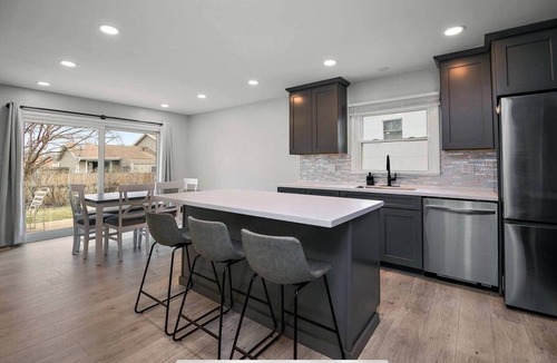 Elk Grove Village House | 4Br/2ba Modern Fresh rehab near O'Hare