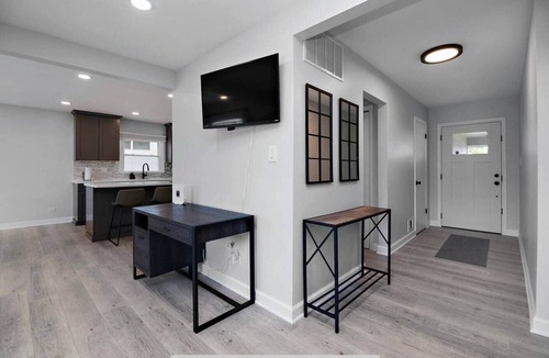 Elk Grove Village House | 4Br/2ba Modern Fresh rehab near O'Hare