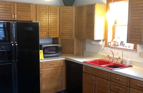 Lindenwood Park House | 4BR 2BA Modern Family Home with Private Heated Inground Pool Open March 1-Nov11