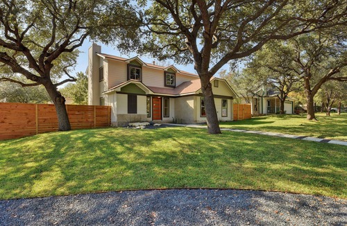 Quail Hollow House | 4BR/3.5BA N.Austin Retreat ft. 2 Master Suites