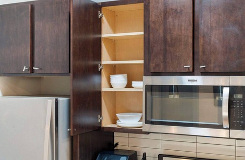 Heart of Chicago Apartment | 4BR/3.5BA Pilsen Retreat 10 Min from Downtown