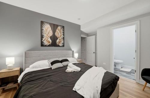 Heart of Chicago Apartment | 4BR 3BA Pilsen Retreat - 10 Min from Downtown