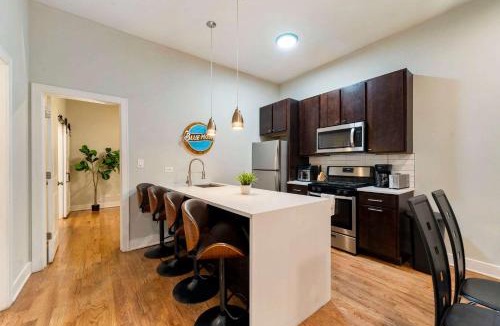 Heart of Chicago Apartment | 4BR 3BA Pilsen Retreat - 10 Min from Downtown