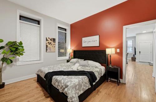 Heart of Chicago Apartment | 4BR 3BA Pilsen Retreat - 10 Min from Downtown