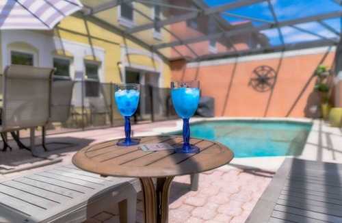 Sunset Lakes House | 4BR/3BA Resort Retreat Pool 6 Miles to Disney