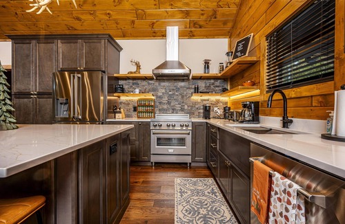 Gnaw Bone Cabin | 4BR, 4.5BA Newer Upscale Log Cabin