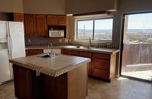 Truth or Consequences House | 4BR 4BA 3K sq Ft on 2 acres, Elephant Butte Lake Views, refrigerated AC