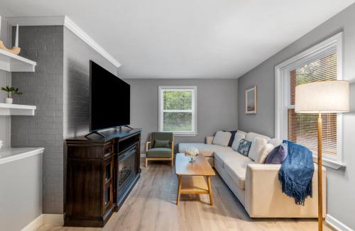 Forest Oaks House | 4BR 50Acre Ridge Retreat Trails Fire Pit
