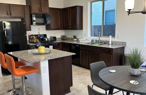 Glendale House | 4BR-5min from Cardinal Stadium