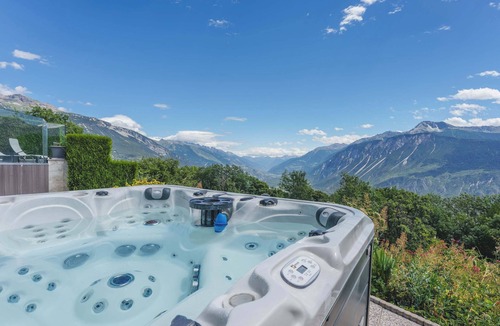 Randogne Ski Chalet | 4BR Alpine Chalet | Matterhorn & Rhône Views | Hot Tub | Game Room | EV Garage