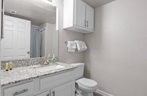 Pleasant Valley Apartment | 4BR Amazing Resort, Near Airport and Downtown