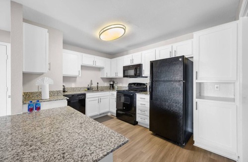 Pleasant Valley Apartment | 4BR Amazing Resort, Near Airport and Downtown