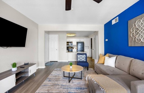 Pleasant Valley Apartment | 4BR Amazing Resort, Near Airport and Downtown