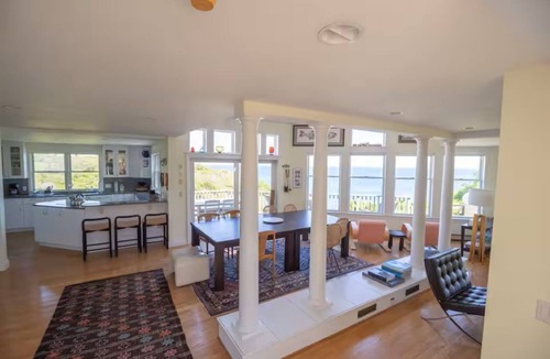 New Shoreham House | 4BR Artistic Escape Overlooking Vaill Beach