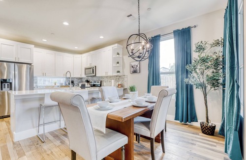 University Hills and Windsor Park House | 4BR Austin Home, Minutes to Downtown, Parking, Sleeps 10