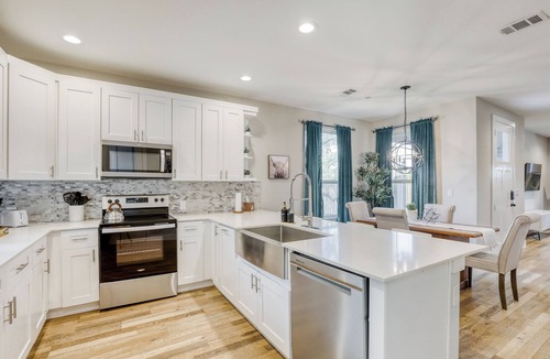 University Hills and Windsor Park House | 4BR Austin Home, Minutes to Downtown, Parking, Sleeps 10