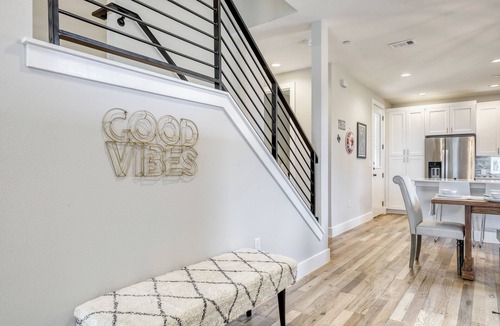University Hills and Windsor Park House | 4BR Austin Home, Minutes to Downtown, Parking, Sleeps 10