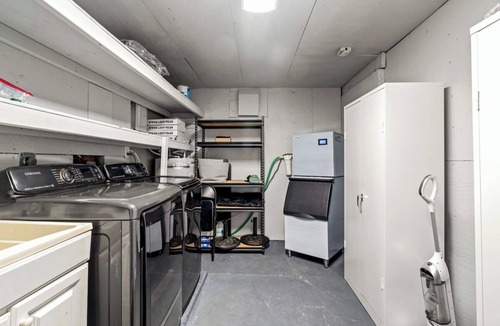 Westgate House | 4BR Bio Hack Retreat: HTD Pool~Sauna~Hot Tub~Plunge