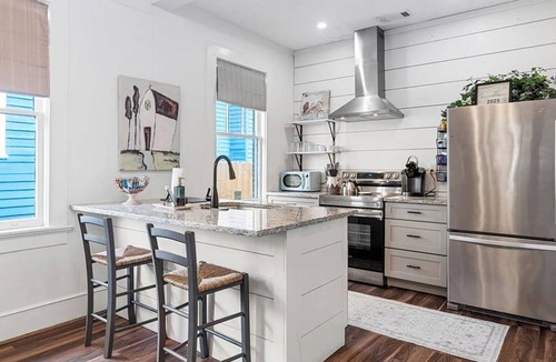 Columbus House | 4BR Bungalow in the Heart of Uptown, Pet-Friendly