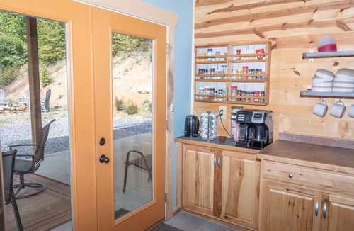 Flat Top Cabin | 4BR Cabin | Scenic Fall Views & Rafting Aventures