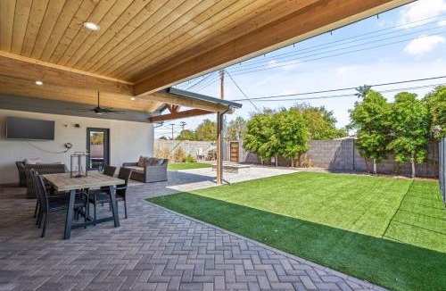 Scottsdale Highlands Estates House | 4BR Casita with Pool and Outdoor Big Screen
