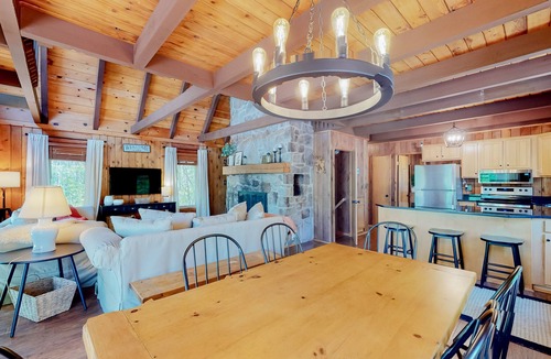 Swanton Ski Chalet | 4BR charming cabin with firepit and lake access
