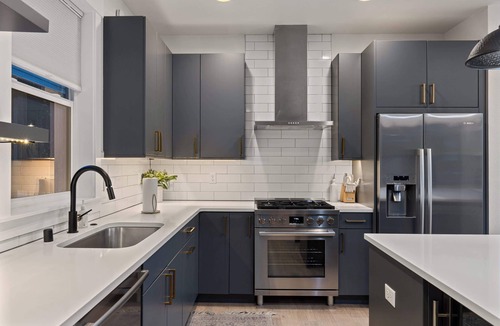 Roslyn House | 4BR, Chefs Kitch, Hot Tub, Firepit, BBQ, Smart TVs