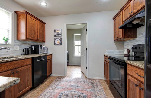 Ozark House | 4BR close to Springfield 30 min to Branson