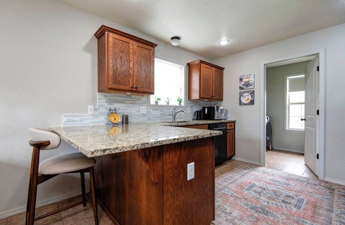 Ozark House | 4BR close to Springfield 30 min to Branson