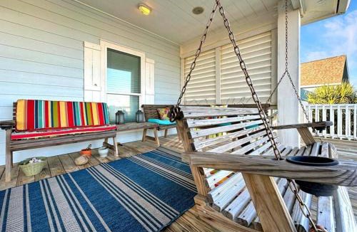 Port Bolivar House | 4BR Coastal Escape Gulf Views Private Deck Walk to Beach