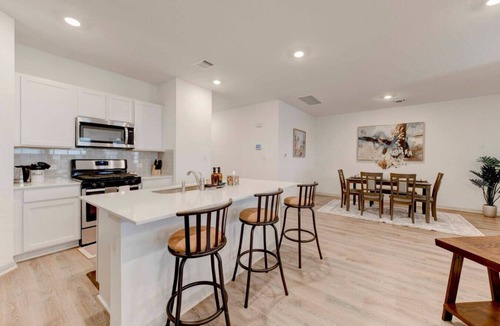 Hutto House | 4BR Corporate Stay in Hutto