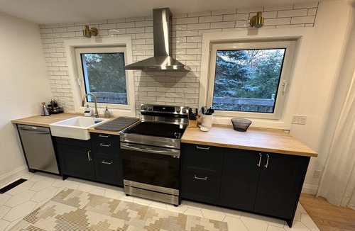 Carling Cottage | 4BR Cottage: Hot Tub, Sauna, Beach Access, Parks
