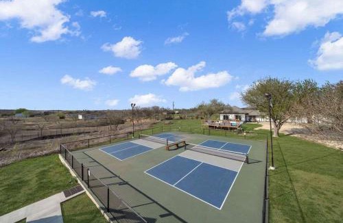Buda House | 4BR Courtside Retreat Deck Lounge Pool&Pickleball