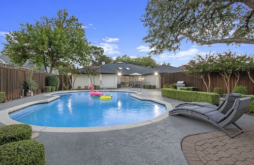 Park Central House | ★4BR Dallas Family Estate | Heated Pool + Hot Tub | Sleeps 16 | Lake Highlands★