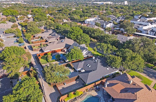 Park Central House | ★4BR Dallas Family Estate | Heated Pool + Hot Tub | Sleeps 16 | Lake Highlands★