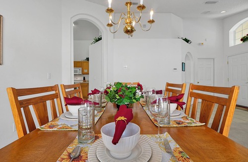 Seasons House | 4BR Disney Oasis: Private Screened Pool + FREE Pool Heat! (20 Min to Parks)